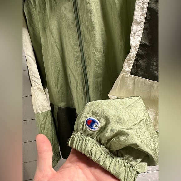 Champion Lightweght Windbreaker Block Pattern Full Zip Jacket - Picture 6 of 8